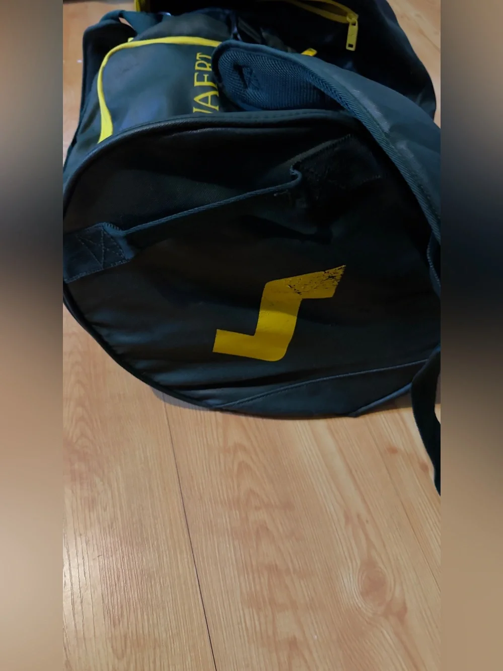 Snauwaert Court Bag in Dark Green/Yellow